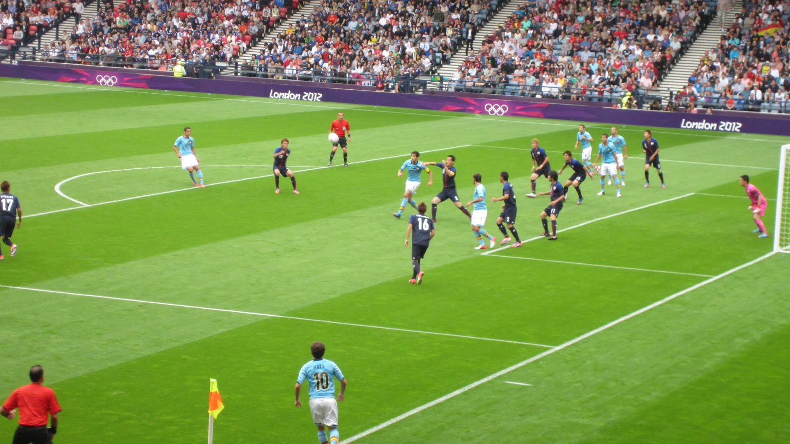 Partido de fútbol entre España y Japón visto desde la grada, utilizado como imagen de contexto de la selección española.